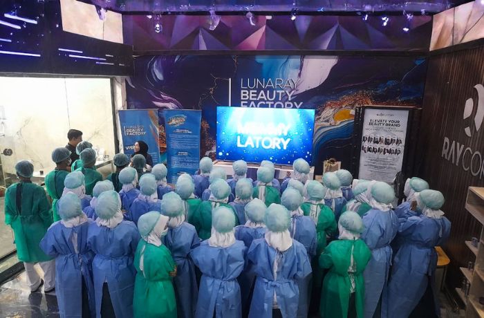 132 Siswa SMK Muhammadiyah 1 Pemalang Mengenal Industri Kosmetik di Lunaray Beauty Factory