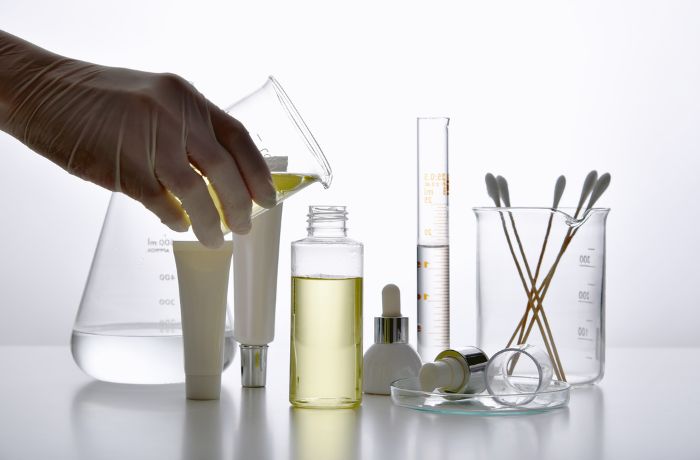 Mengapa Sistem Pengawet Tidak Bisa Dipisahkan dari Inovasi Formula Kosmetik?